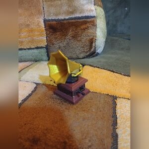 Miniature Gold and Brown Gramophone Decor